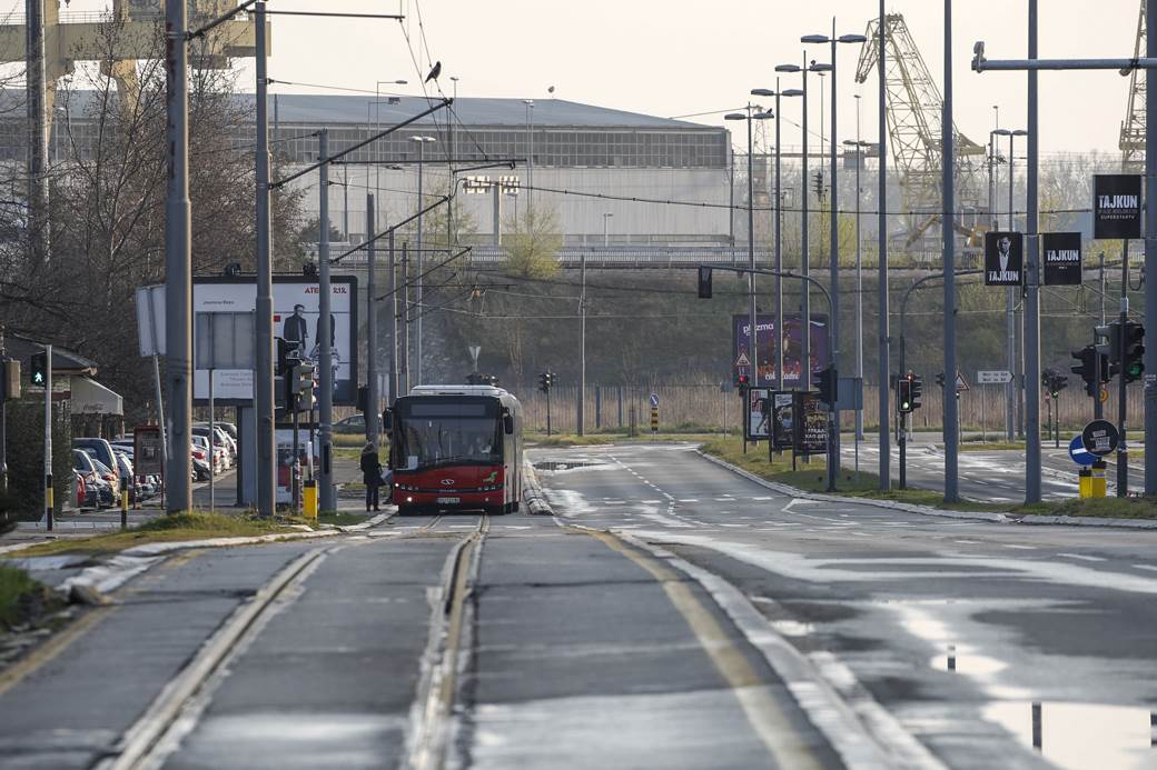  Zamislite leto, vrućine i maske u javnom prevozu... 