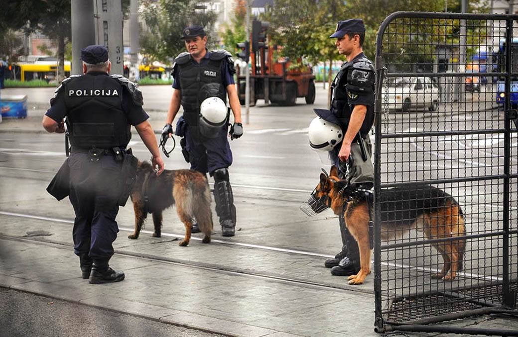  Vučić: NEMA POPUŠTANJA! Policijski čas i sledećeg vikenda 