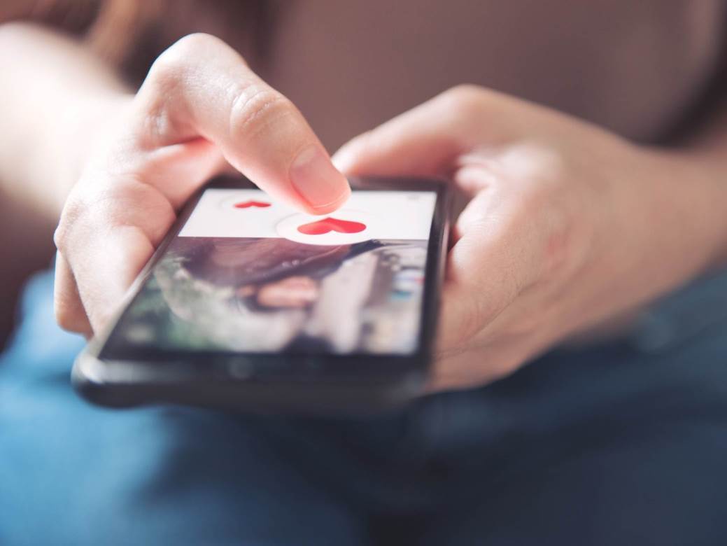  AKO NEMATE IMPRESIVAN TELEFON nemate ni "PROĐU" kod suprotnog pola - menjajte telefon! 