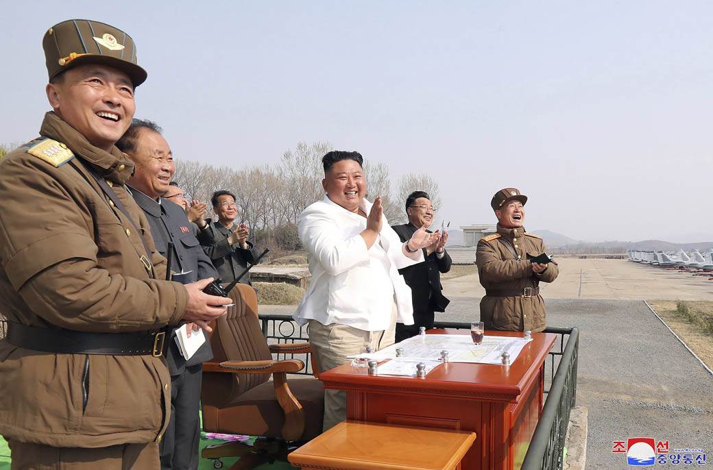  NOVA TEORIJA: Kim Džong Un nije bio na ceremoniji, nego njegov DVOJNIK 