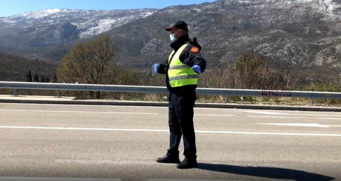  Podgorica: Policajac lakše povrijeđen u saobraćanoj nezgodi 