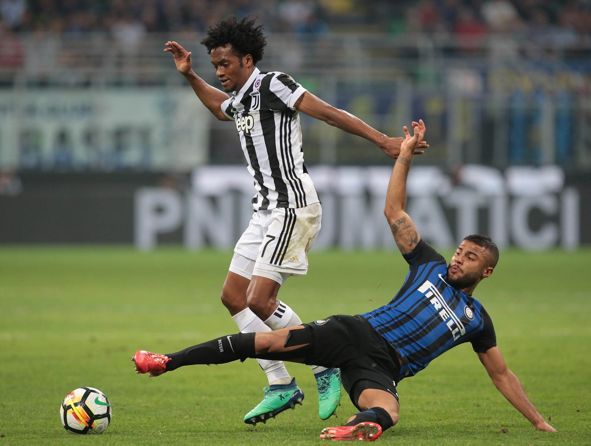  Da-li-se-sprema-novi-Kalcopoli-italijanski-fudbal-sporna-utakmica-Inter-Juventus-2-3-sezona-2017/18 