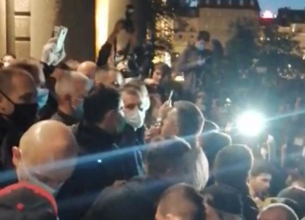  Protest ispred Vučićevog kabineta, građani pokušali da uđu u zgradu 