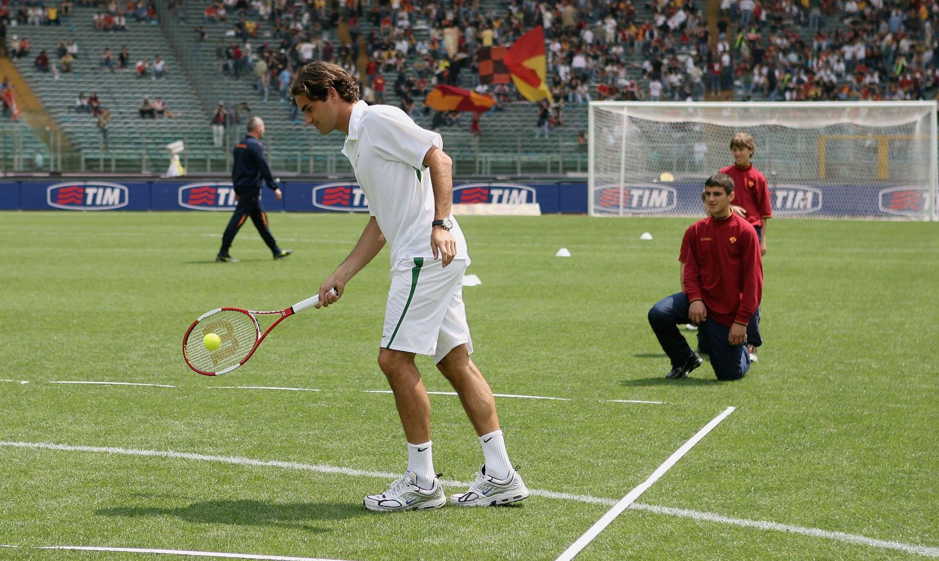  Federeru nude prelazak na fudbal: Daćemo ti broj 20, samo plati članarinu! 