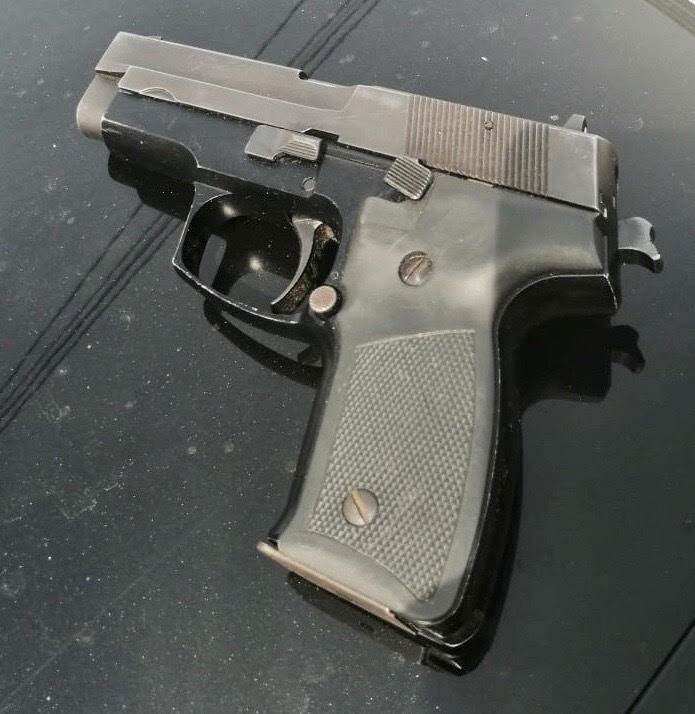  Uhapšena bezbjedonosno interesanta osoba zbog ilegalnog pištolja 