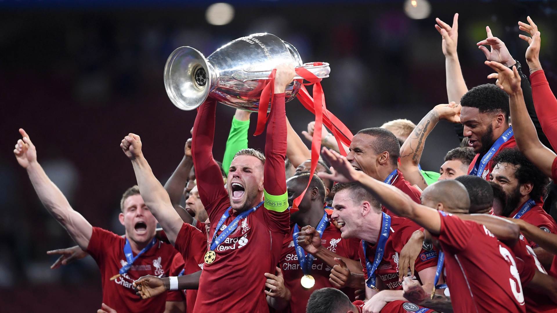  "Biće čudno podići trofej Premijer lige pred praznim tribinama" 