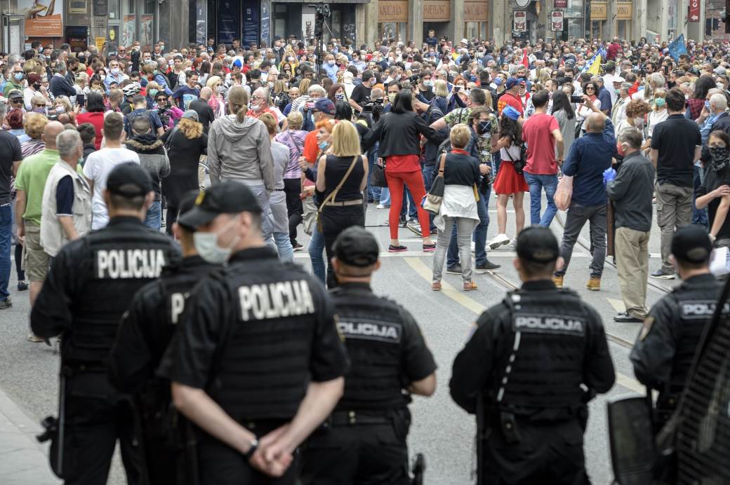  Hiljade ljudi na protestu u Sarajevu nezadovoljni situacijom u BiH 