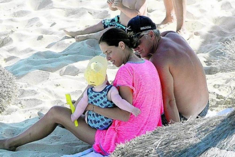  NA KOGA VAM LIČE: Prve slike djece Ane i Švajnštajgera! 