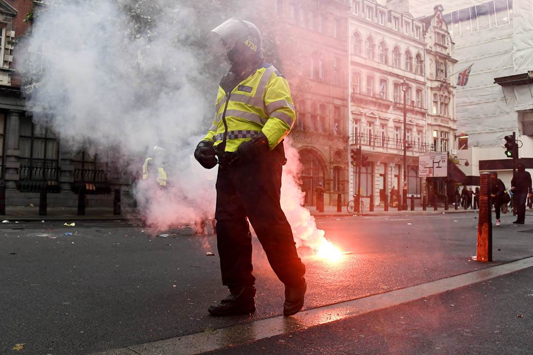  Svet-London-Policija-u-problemu-zbog-zabranjenih-zurki 