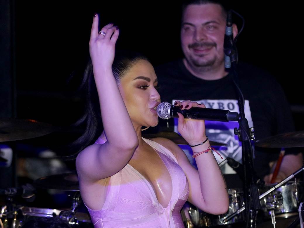  Aleksandra-Mladenovic-decko-Mihajlo-Saulic 