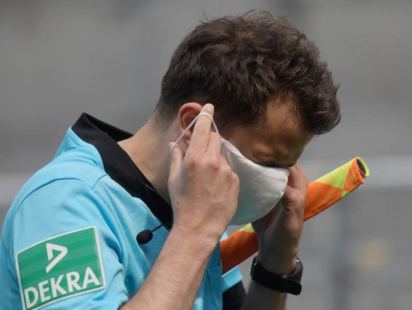  Maske u Premijer ligi su "pale", svima osim četvrtom sudiji i lekarima! 