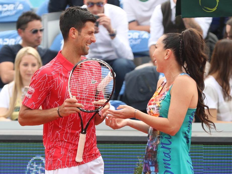  Sve pršti od smeha: Novak i Jelena vs Ziki i Olga! A u publici... (FOTO) 