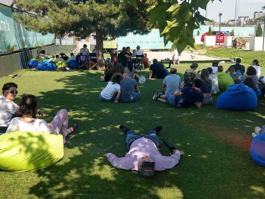  FOTO: 3 načina da NE zaspiš u 'ladu kod Novaka na turniru... 