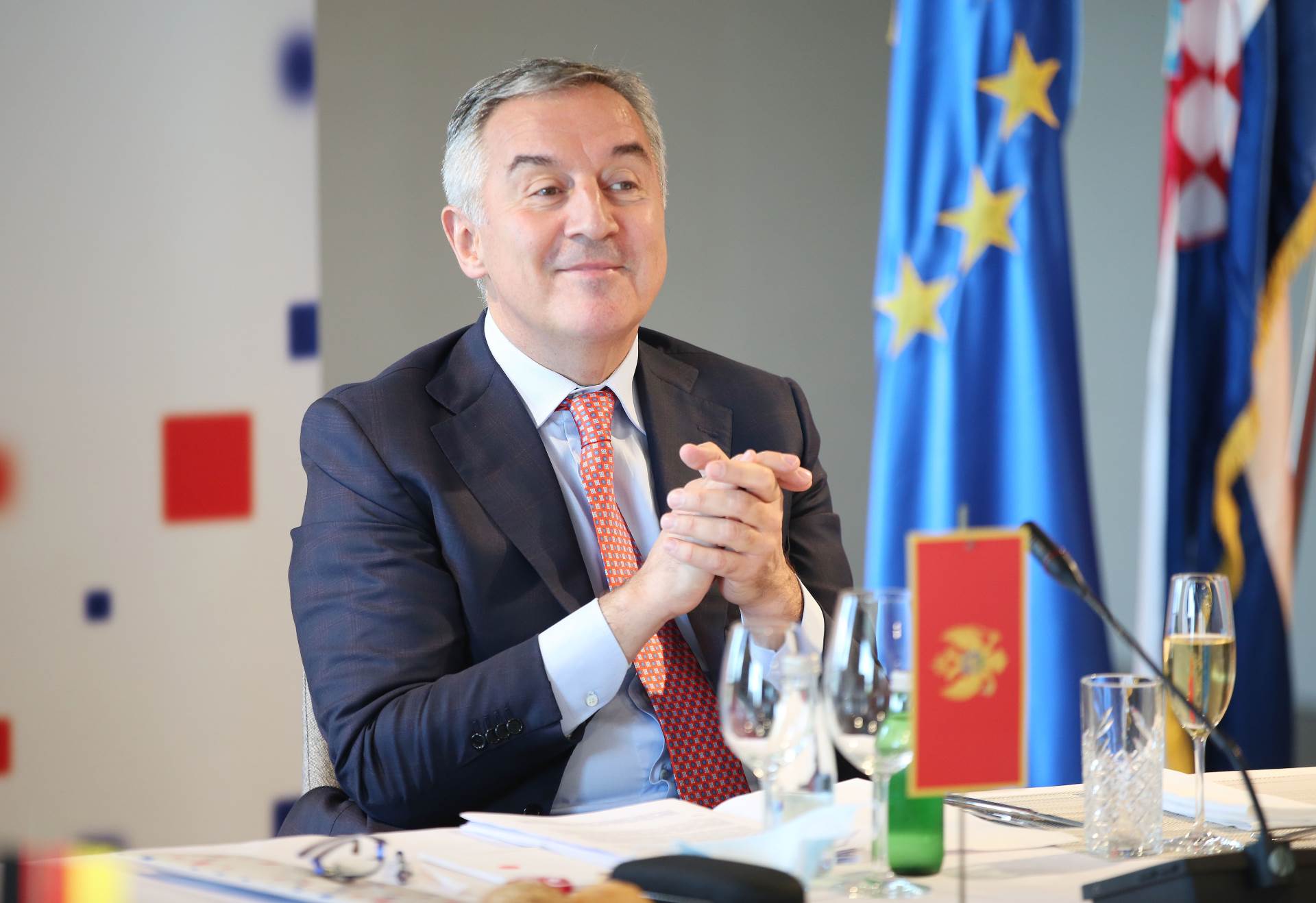  Đukanović sa ambasadorima EU: Nema kompromisa sa nacionalistima! 