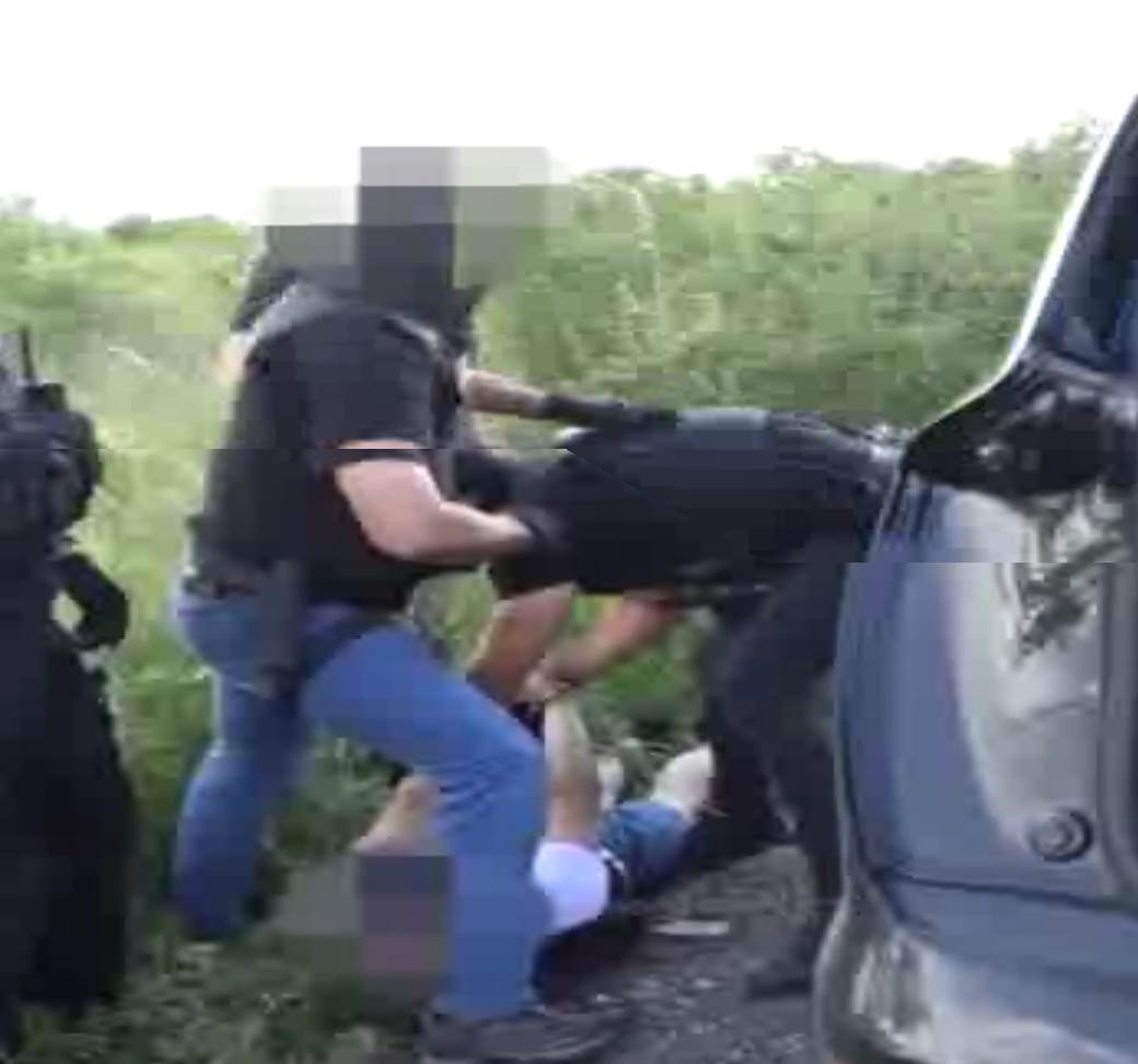  ŽESTOKA POLICIJSKA AKCIJA u Srbiji! Zaplijenjeno oružje, droga (VIDEO) 