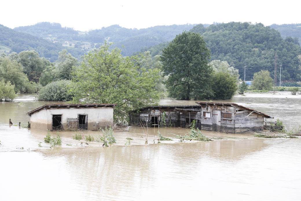  Srbija: Evakuisano više stotina ljudi, vanredna situacija u 14 opština 