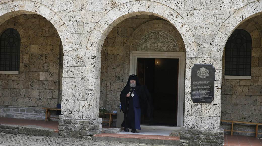  Tu Bog ne pomaže: Kazna za bugarskog premijera jer nije nosio masku u crkvi 