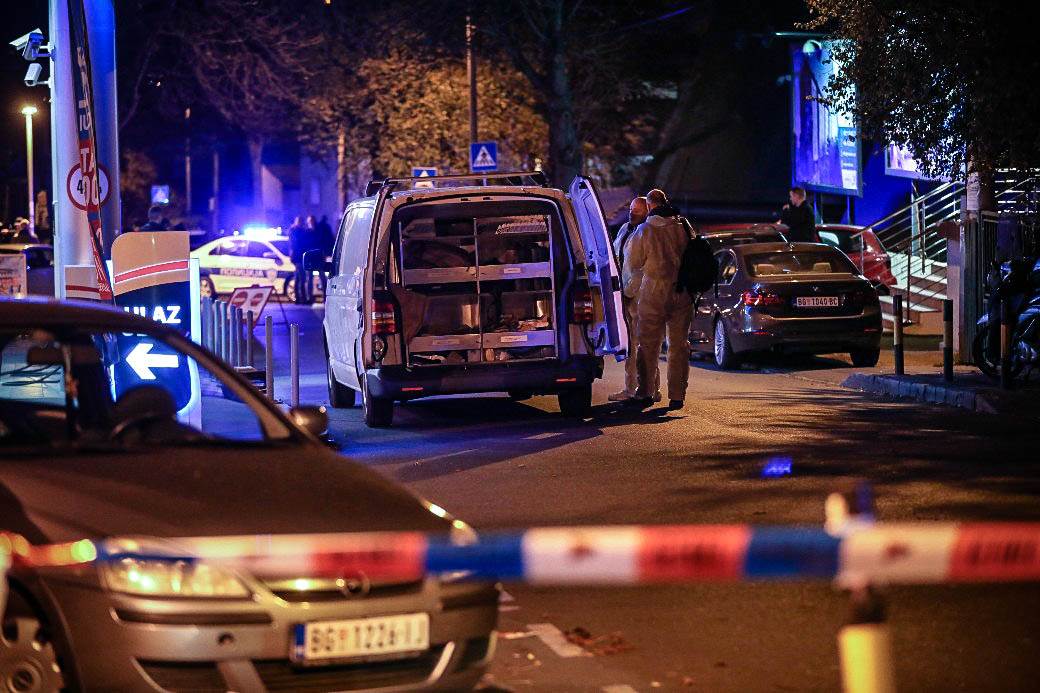 ŽESTOKI OBRAČUN U RESTORANU! Maskiran uleteo, izrešetao "Džibu"   ŽESTOKI OBRAČUN U RESTORANU! Maskiran uleteo, izrešetao "Džibu"