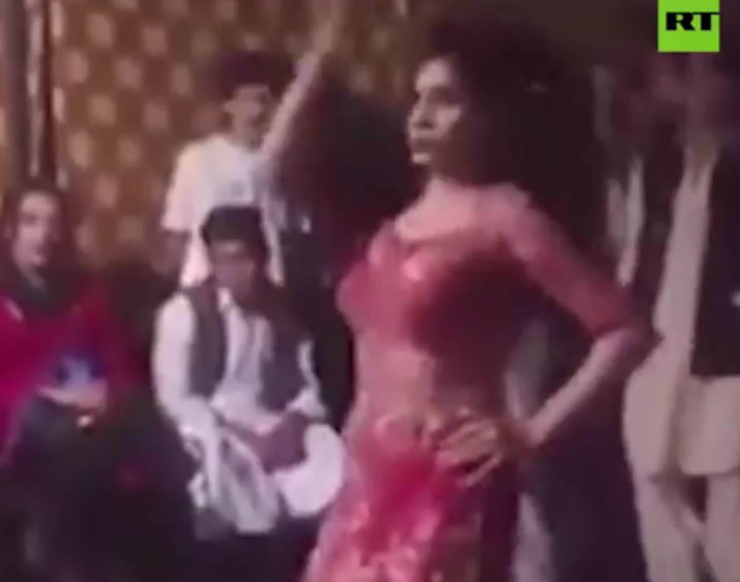  Pakistan-odgurnuo-devojku-jer-je-plesala 