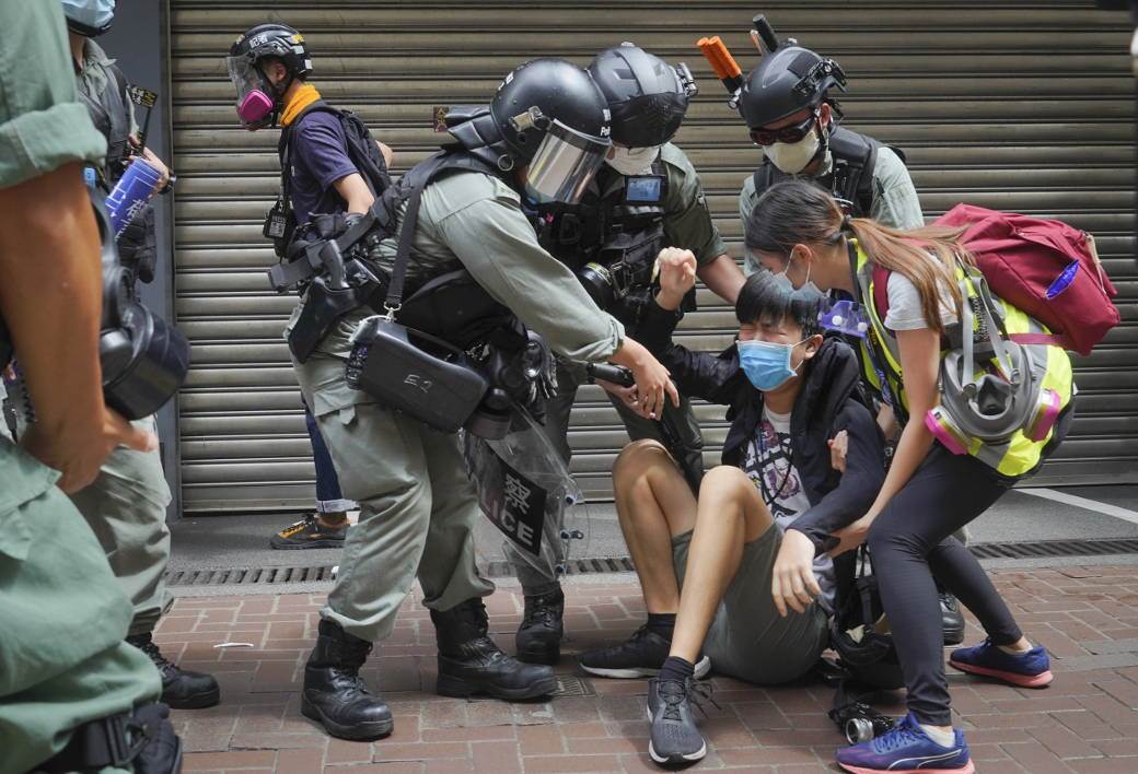  Snimci haosa u Hong Kongu obilaze svet: Policija brutalna! (FOTO/VIDEO) 