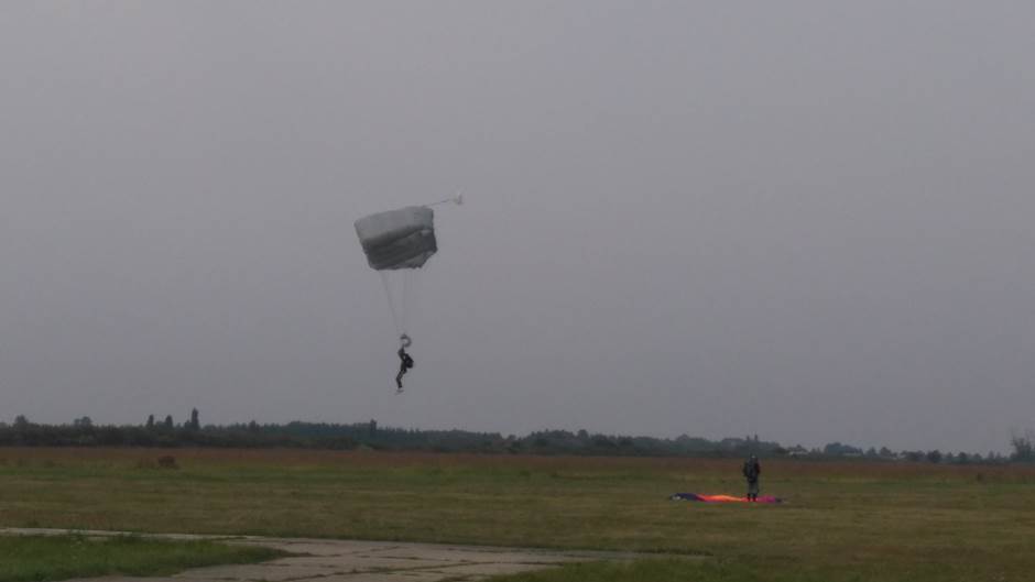  To je ta vojna sila: Američki padobranci greškom sletjeli na DRVEĆE 