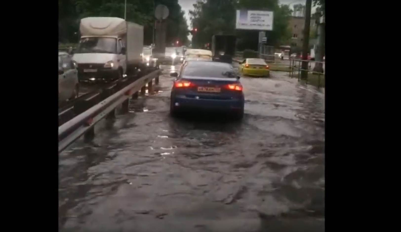  Moskva-oluja-nevreme-padavine-potop-video 