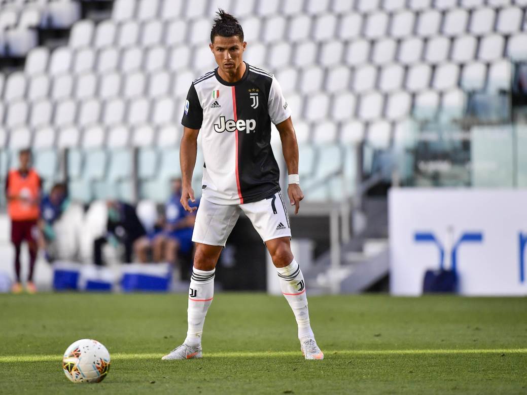  Kristijano-Ronaldo-trecina-golova-u-Juventusu-sa-penala 
