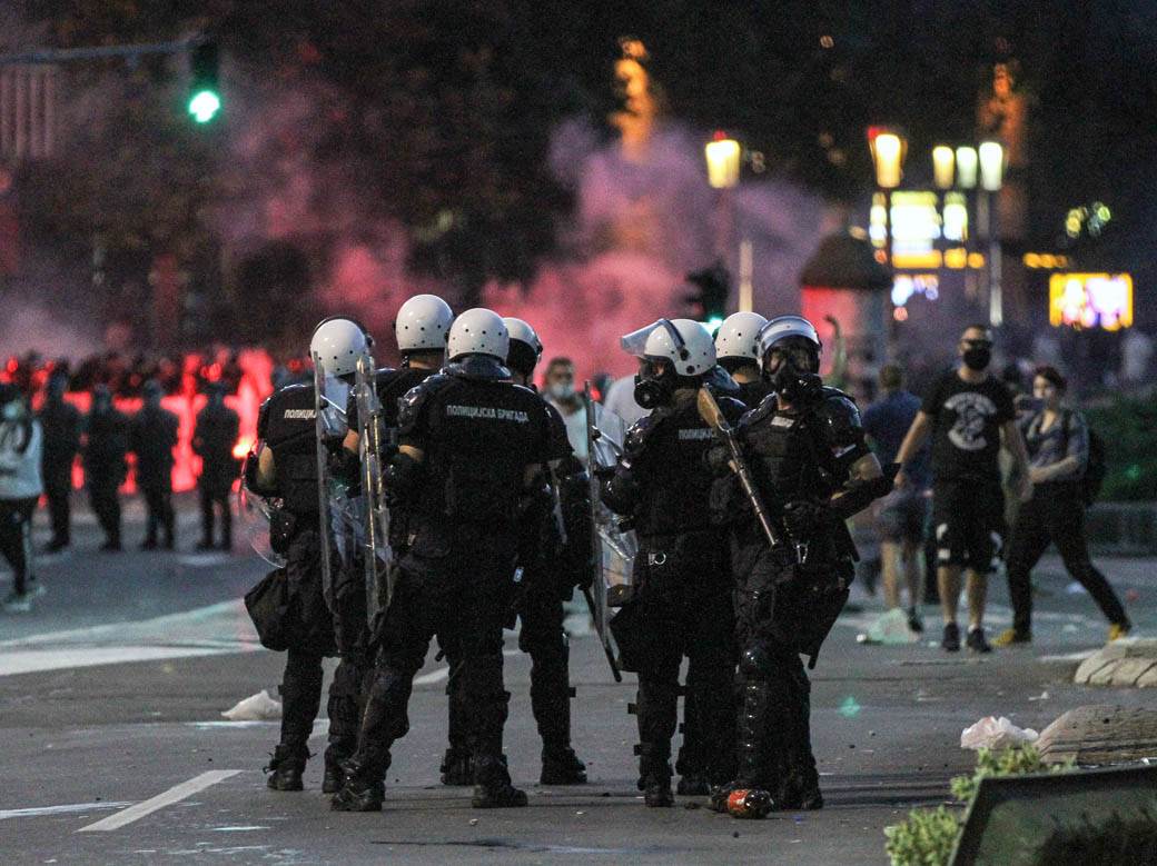  Protesti u Srbiji, povrijeđeno 118 policajaca 