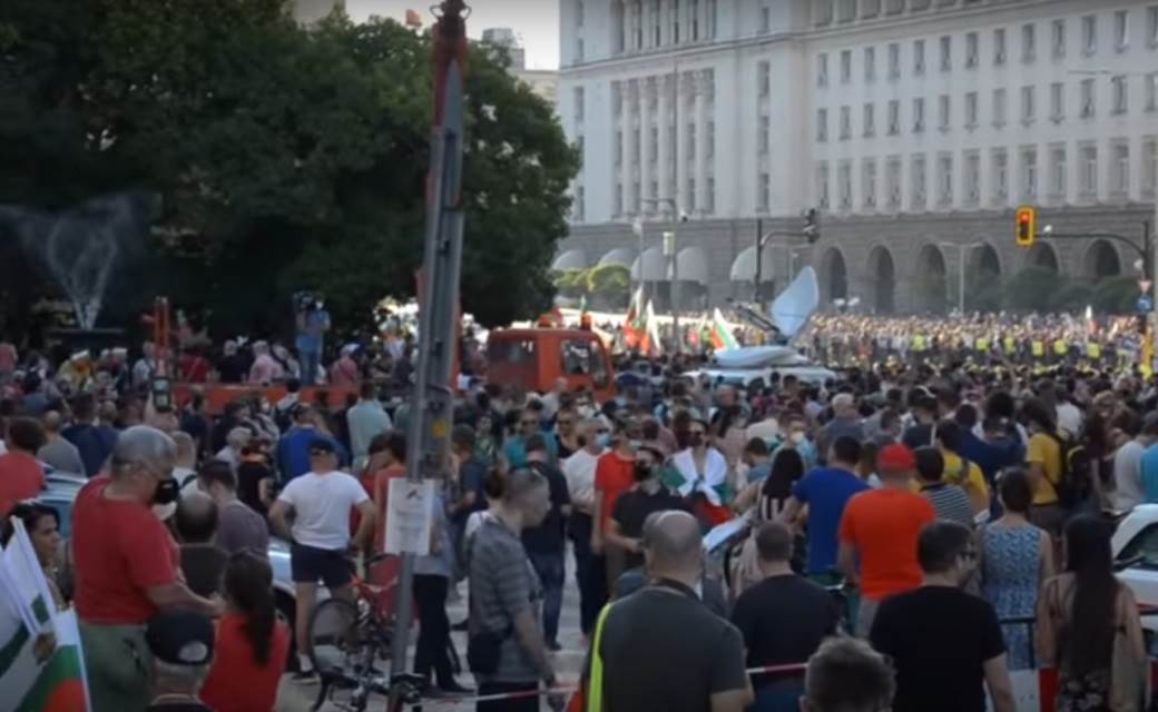  Protesti-u-Bugarskoj-ruse-vladu-Bojka-Borisova. 