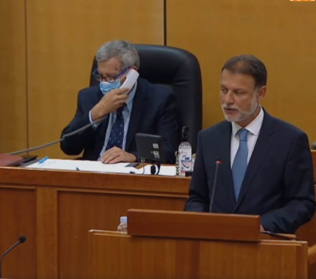  Hrvatskom političaru usred sjednice telefonom javili da nosi masku naopako 