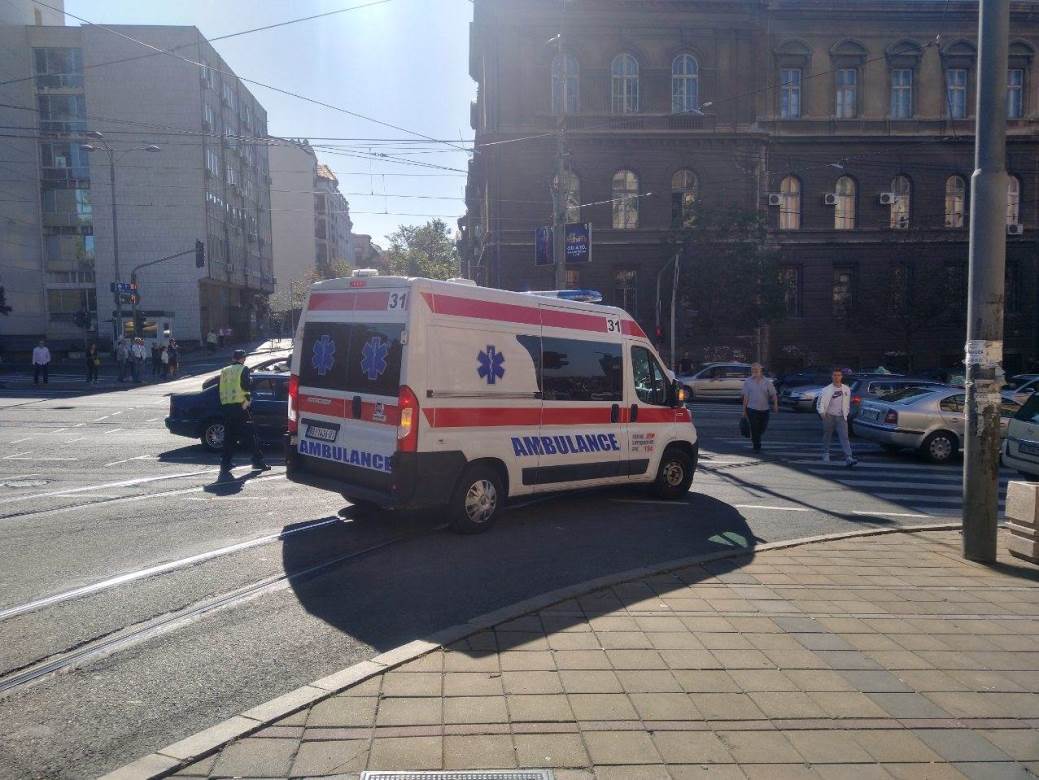  Horor: Muškarac mrtav ležao dva sata ispred kovid ambulante u Pančevu 