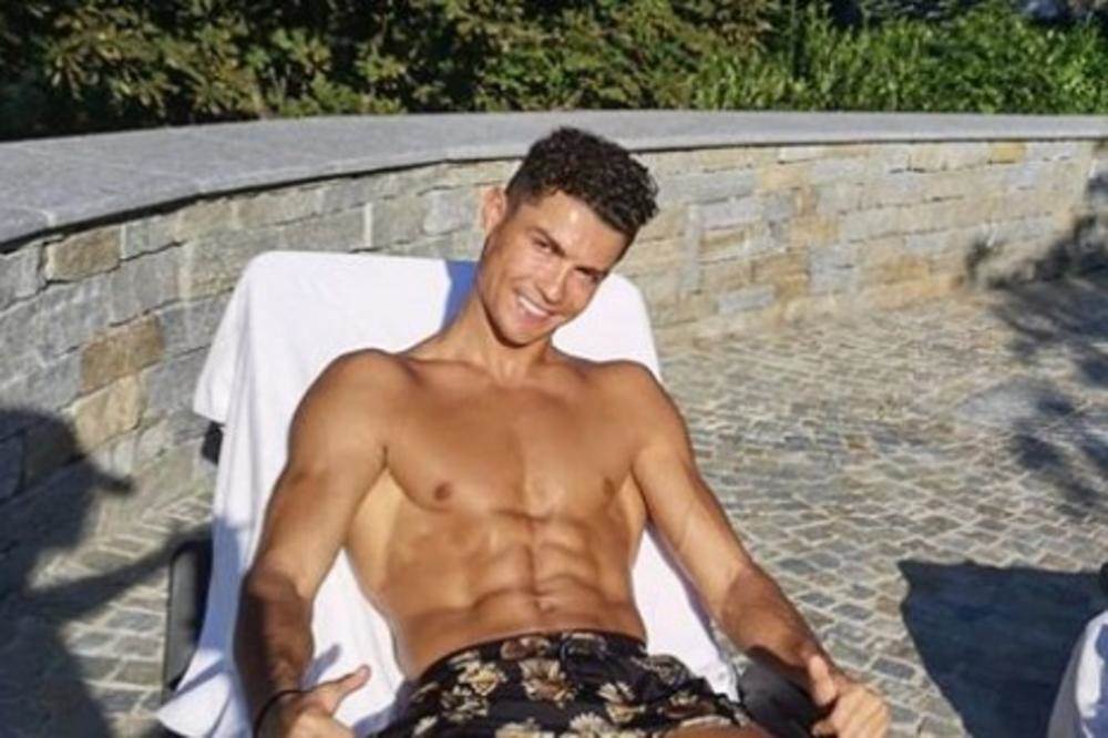  Ronaldo pozirao pored nove “mašine” 