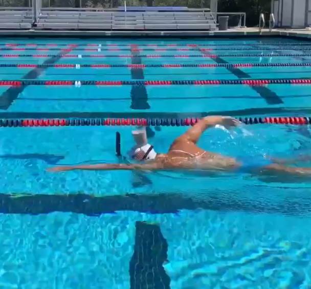  Ona je plivačka kraljica i čini NEVJEROVATNE stvari u bazenu (VIDEO) 