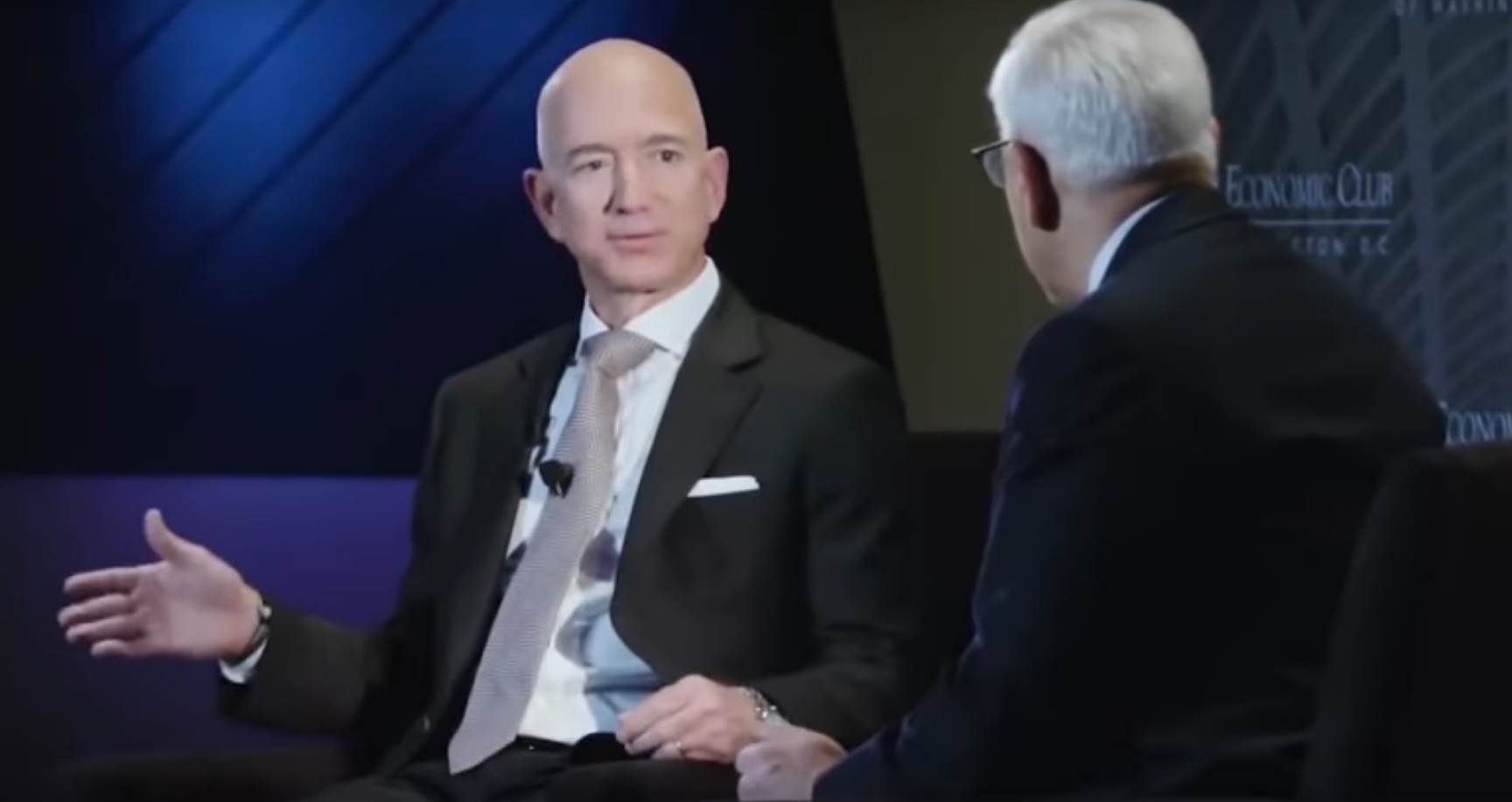  ŠTA ĆE ČOVJEK, PARA NA PARU… Džef Bezos – prvi čovjek na svijetu sa 200 MILIJARDI $ 
