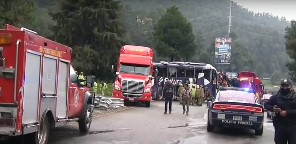  UŽASNA TRAGEDIJA: Prevrnuo se autobus na autoputu, 13 MRTVIH! (VIDEO) 