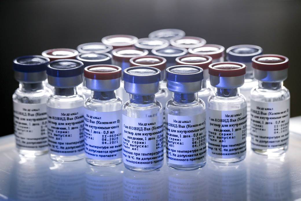  PRVI U SVIJETU: Velika Britanija odobrila Fajzerovu vakcinu protiv korona virusa, prve doze stižu ve 