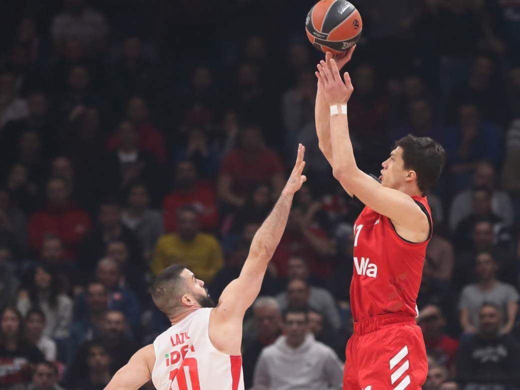  Vladimir-Lucic-ostaje-u-Bajernu-novi-ugovor-Andrea-Trinkijeri 