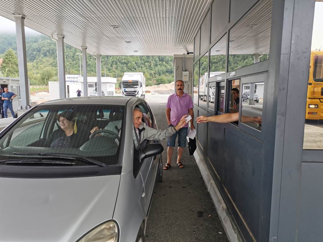  Na graničnom prelazu Gostun između Srbije i Crne Gore nezapamćene gužve 