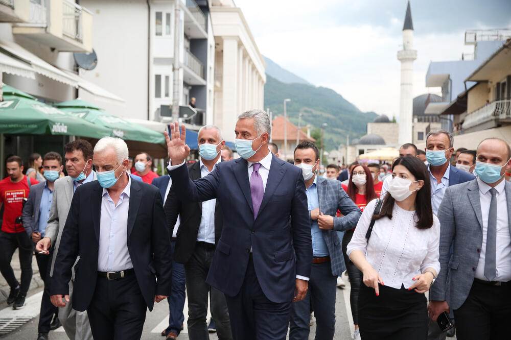  Đukanović u Gusinju: Uz pomoć DRŽAVE I DIJASPORE do boljeg života građana 