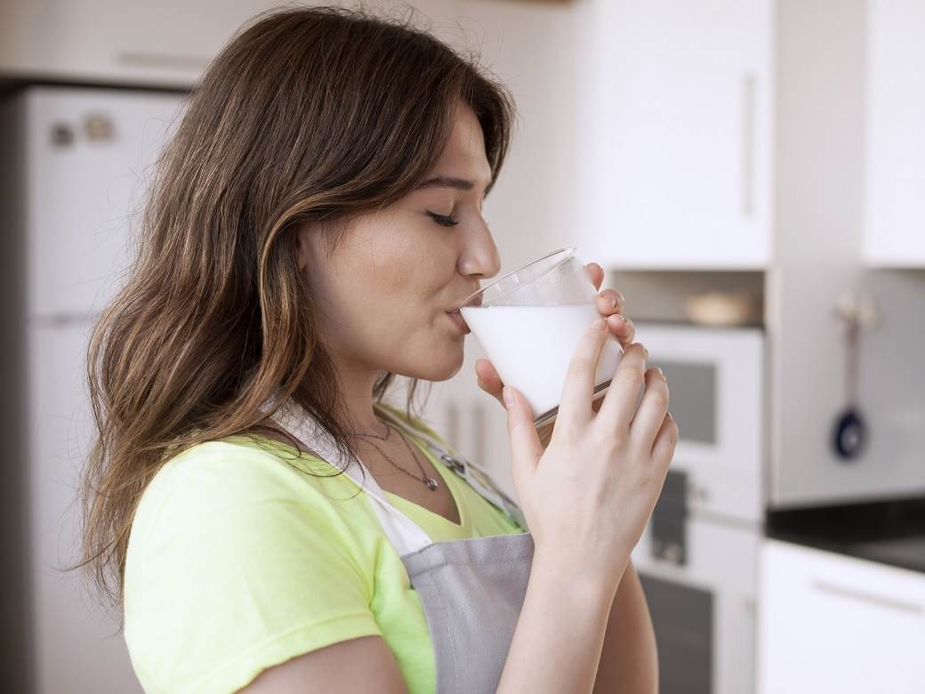  STALAN UMOR, PROBLEMI SA PROBAVOM... Prepoznajte simptome koji pokazuju da unosite previše mleka 