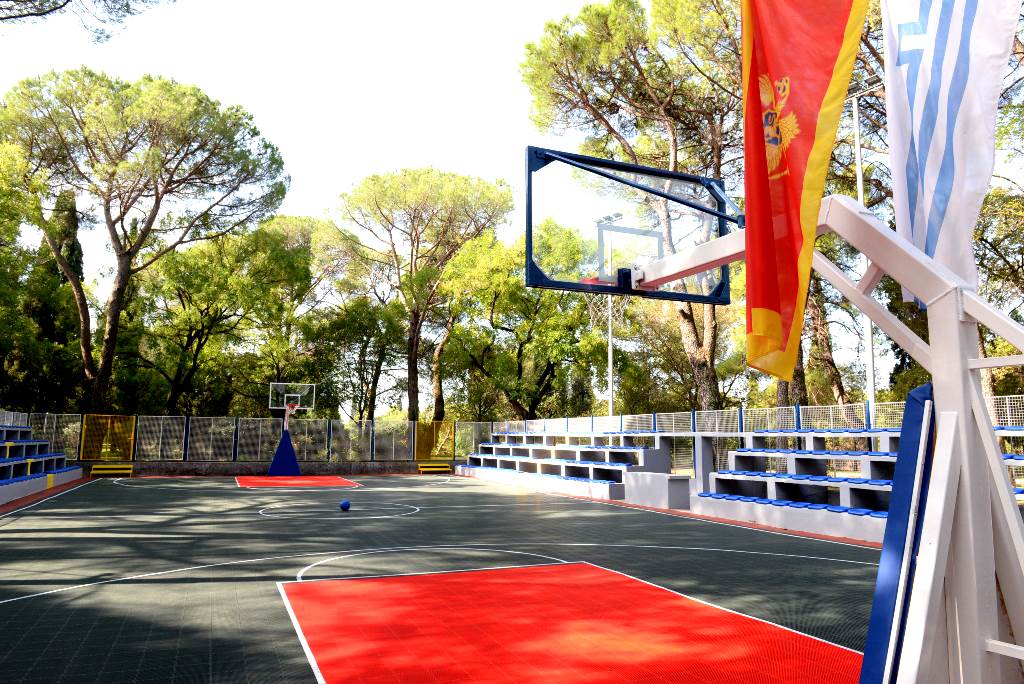  Završena rekonstrukcija košarkaškog igrališta u Njegoševom parku: Novi izgled kultnog mjesta podgoričkog sporta 