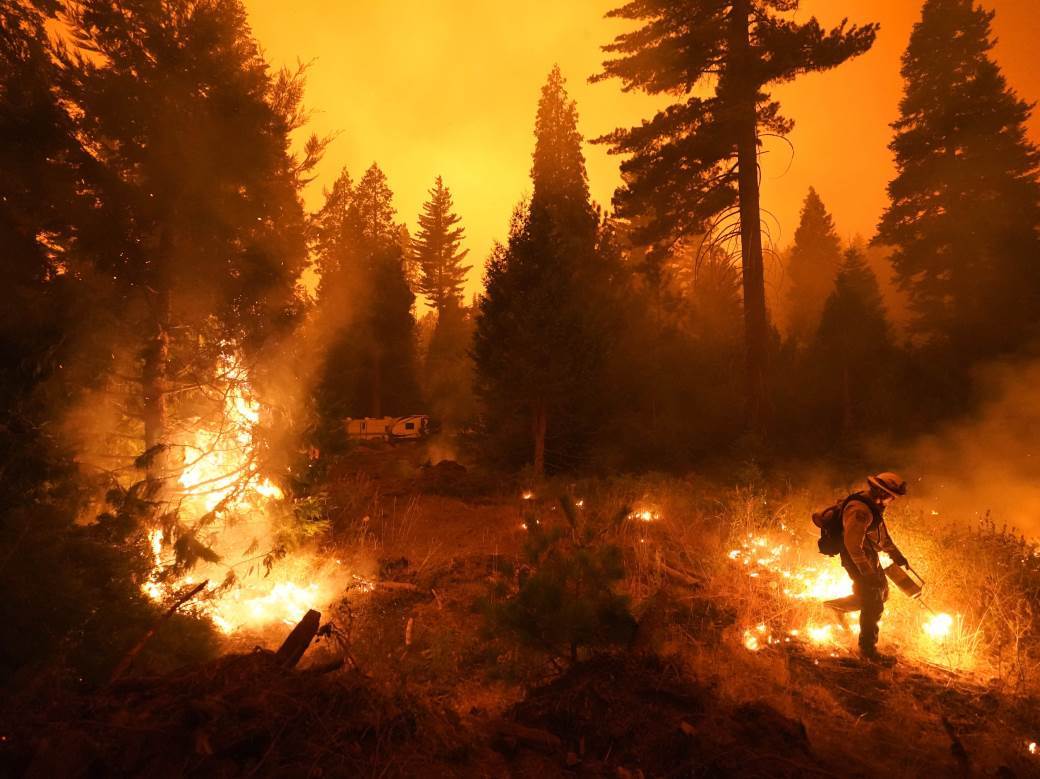 APOKALIPTIČNE SCENE U KALIFORNIJI! Besne šumski požari, raste broj mrtvih, ugroženi su i gradovi (FOTO) 