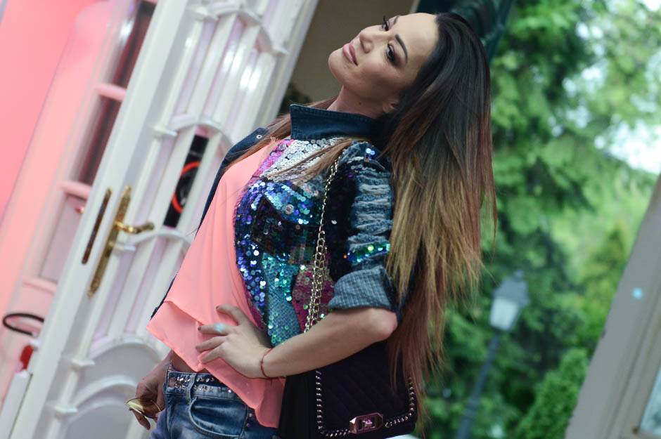  NESTALA SA MREŽE: Crnogorska pjevačica izbrisala sve postove na Instagramu! 