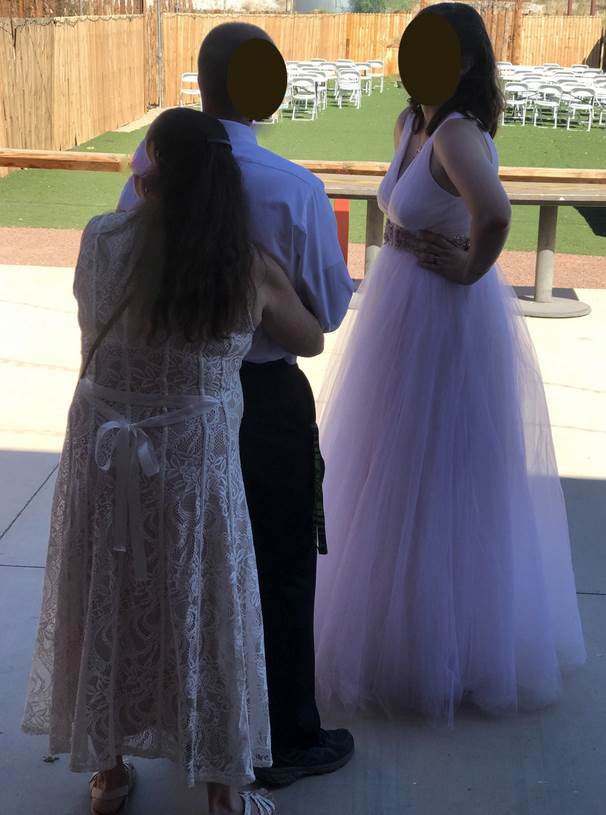  "BUDI GO NA VENČANJU MOJE SESTRE, PLATIĆU!" Šok oglas o kojem svi pričaju - da li je moguće da se ne šali? 