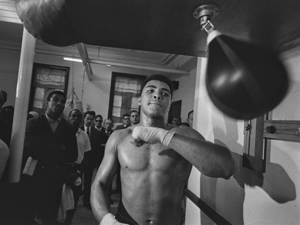  Muhamed-Ali-boks-brzina-ring-eskivaza-12-udaraca-za-2-8-sekundi 