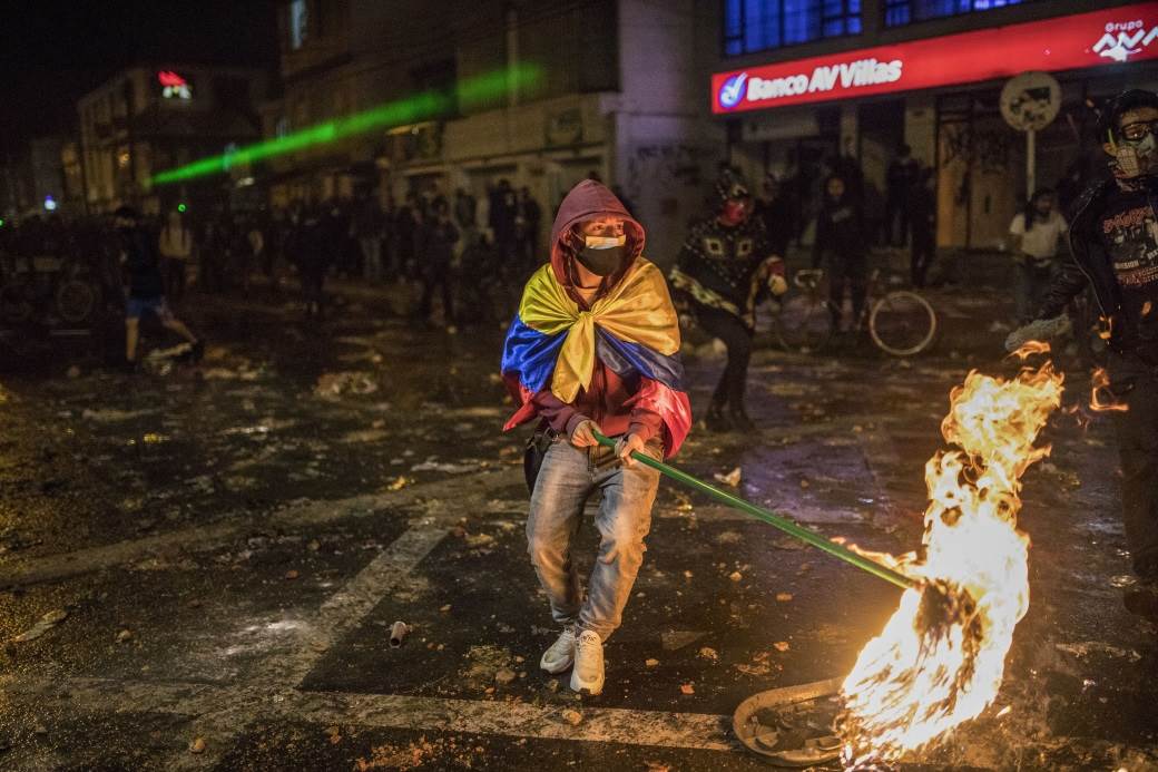  RASTE BROJ MRTVIH NA BRUTALNIM PROTESTIMA! Strašni sukobi na ulicama Bogote, najmanje 13 mrtvih! 