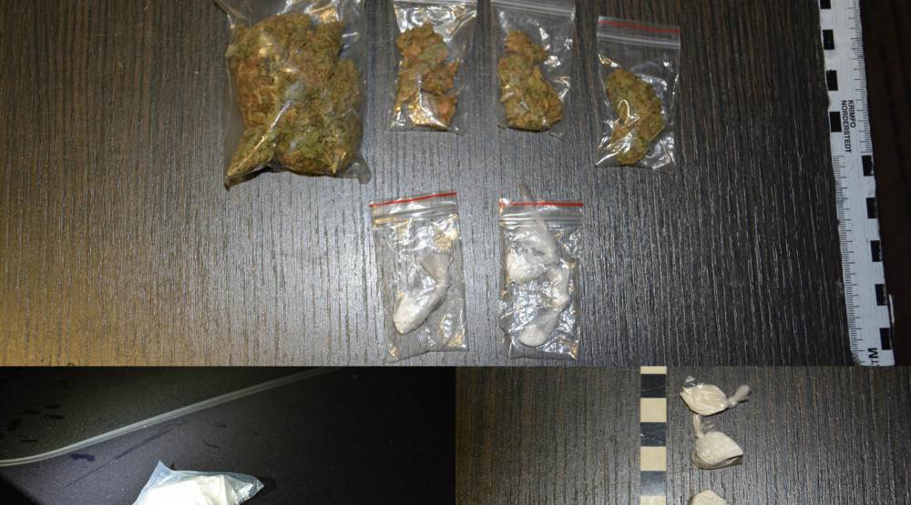  Zbog ulične prodaje narkotika uhapšene tri osobe 