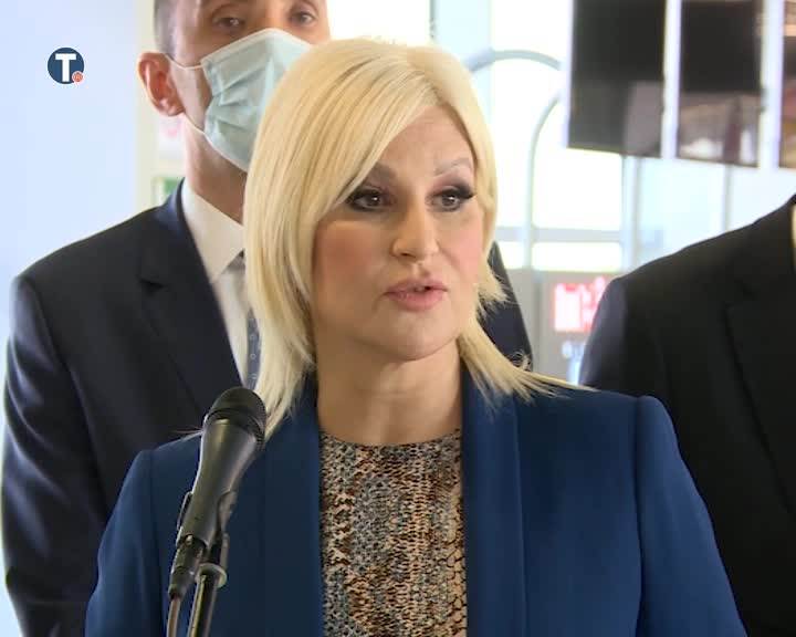  DVOJNICA ZORANE MIHAJLOVIĆ VARA LJUDE! Tera ih da ulažu novac u njen biznis 