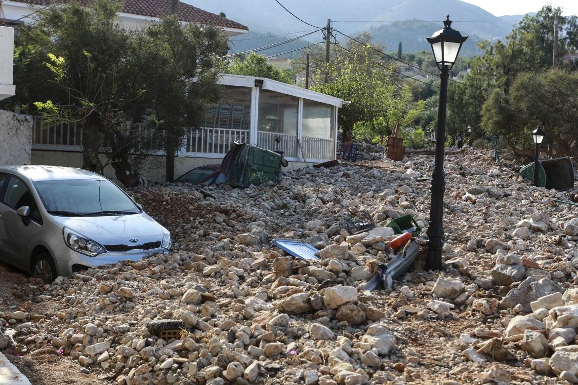  JEZIVI PRIZORI: Uragan razorio Grčku, pogledajte fotografije i snimke! 