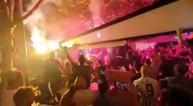  Evo kako je u podgoričkim kafićima proslavljen gol Budućnosti! 